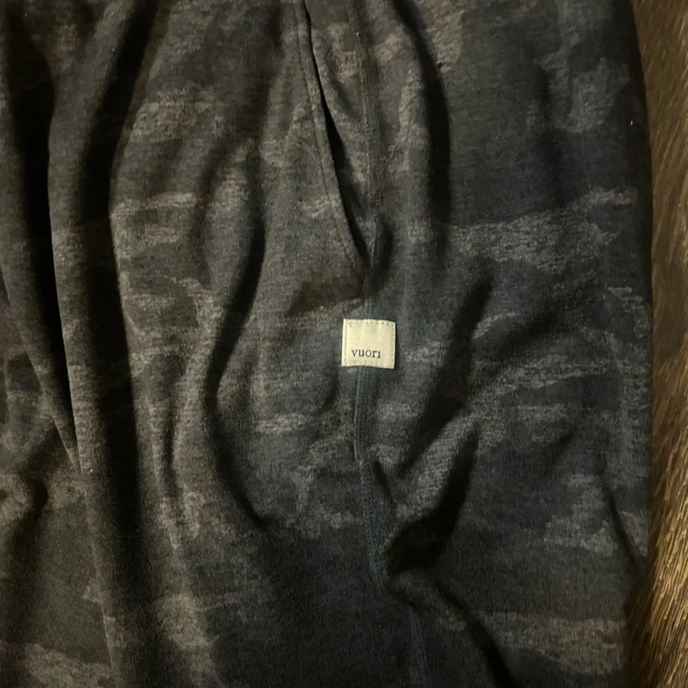 Women’s Vuori Jogger Sweatpants- size medium - Picture 5 of 5